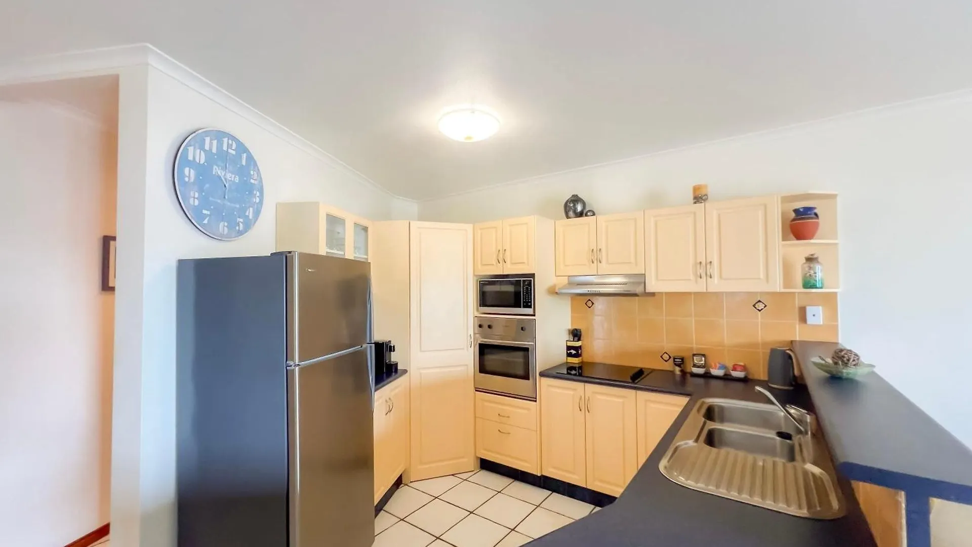 La Riviera One Coastal Life Style Two Bedroom South Mission Beach Australien