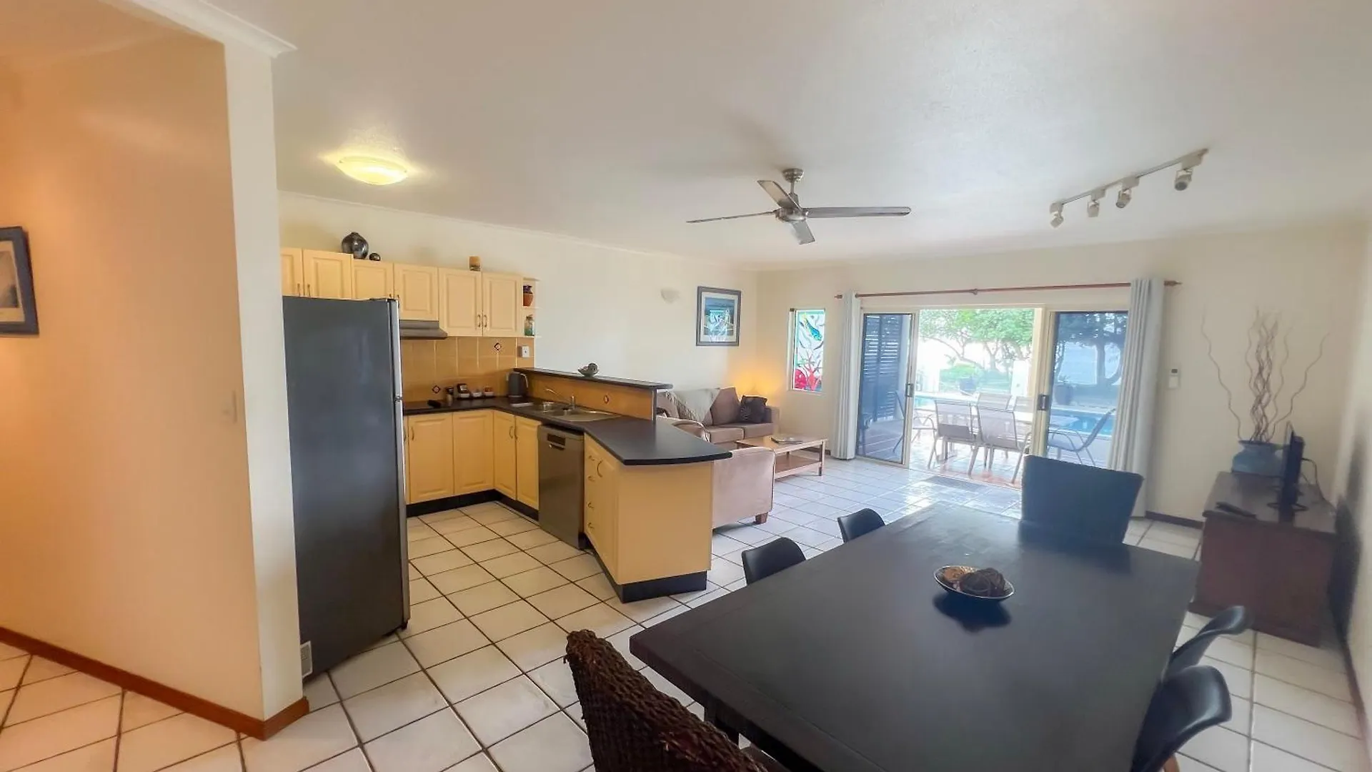 La Riviera One Coastal Life Style Two Bedroom South Mission Beach